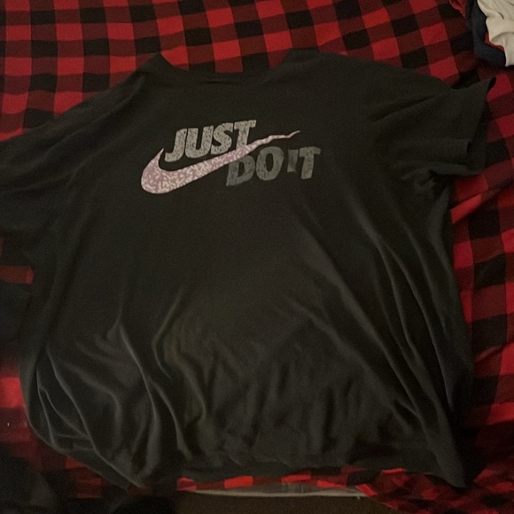 Nike shirts and one jordan - Picture 4 of 11